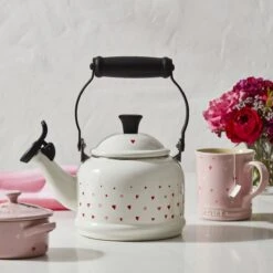 Le Creuset L'Amour Collection 14oz Mug With Heart Applique | Chiffon Pink -Kitchen Utensils rs18296 221017 lecreuset lamourdemikettle square ret